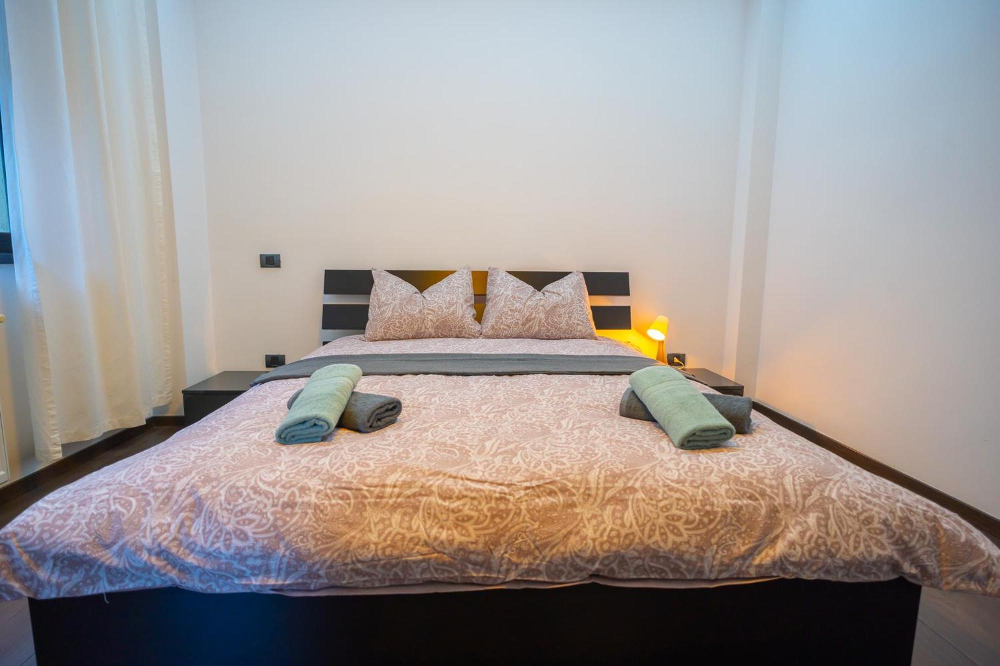 Cozy & Spacious Near Victoriei Square *