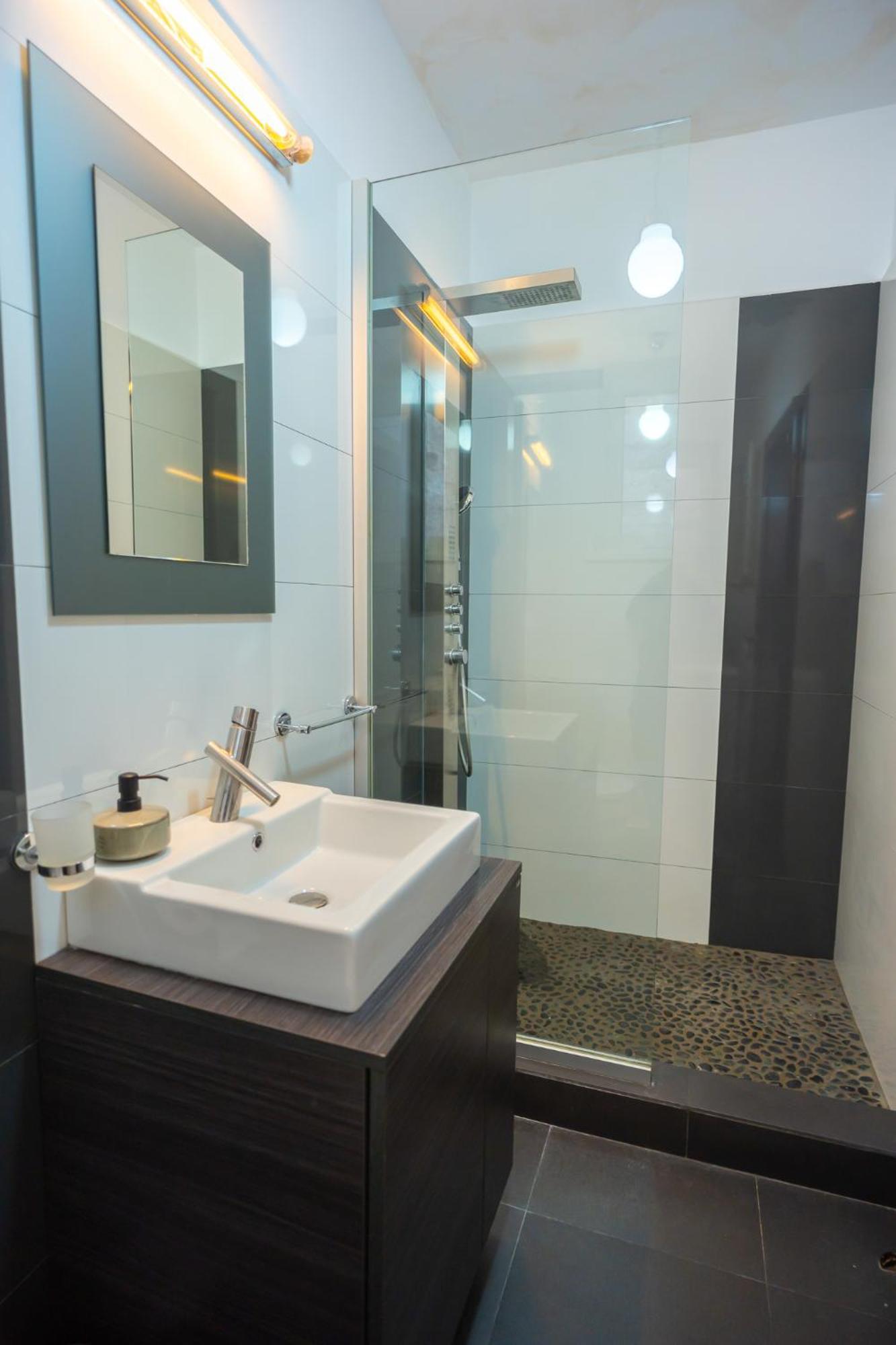 Apartament Cozy & Spacious Near Victoriei Square *
