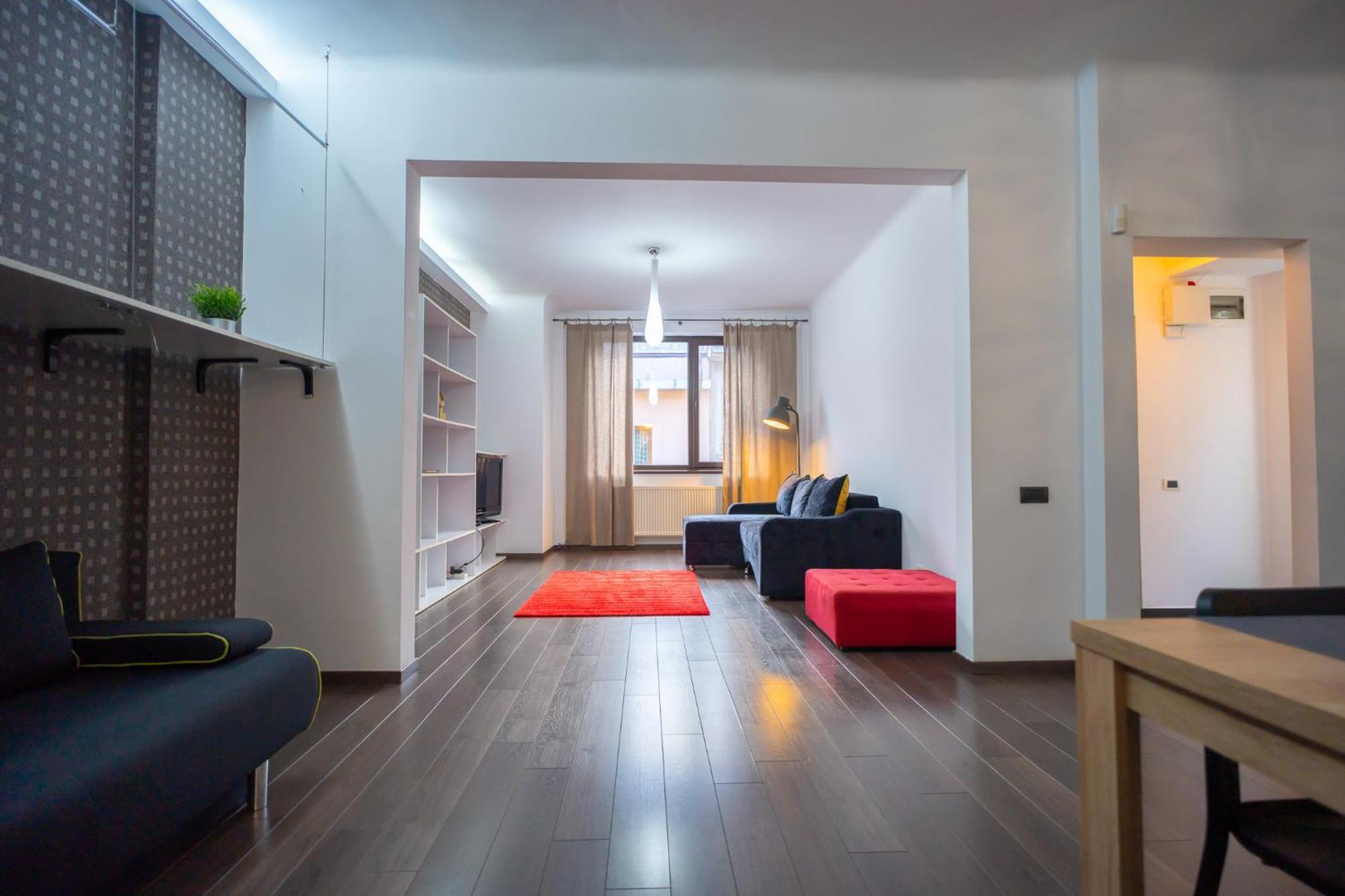 Cozy & Spacious Near Victoriei Square *