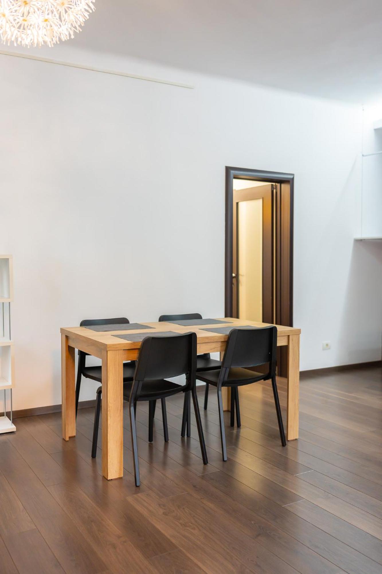 Cozy & Spacious Near Victoriei Square