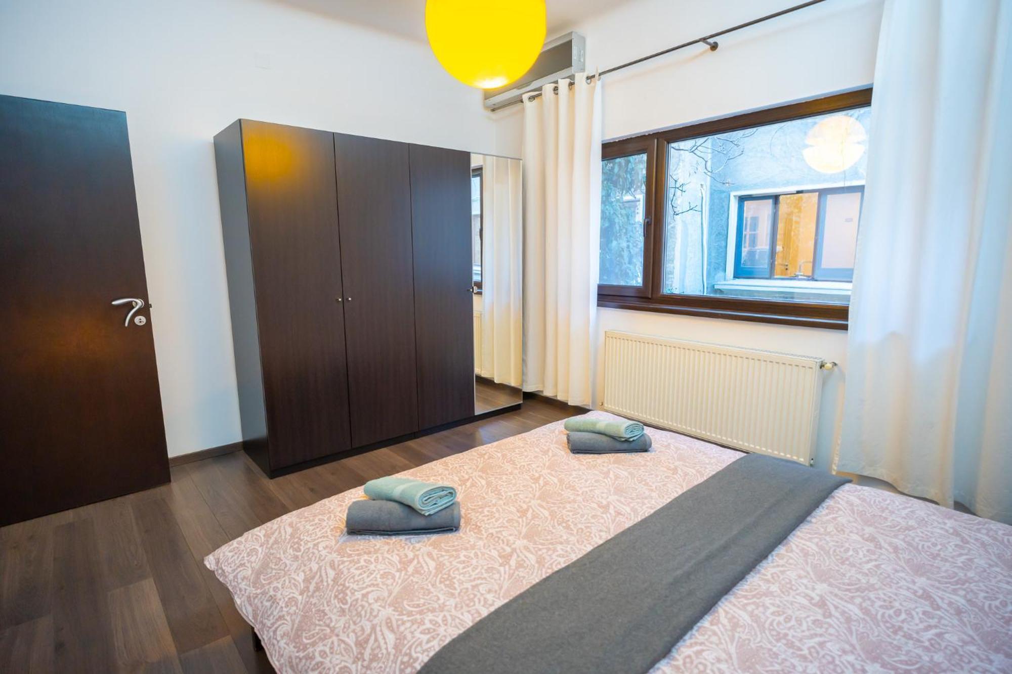 Cozy & Spacious Near Victoriei Square Bucureşti