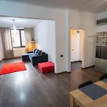 Cozy & Spacious Apartment Near Victoriei Square